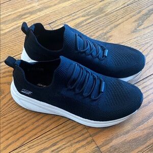 Skechers Black Sneakers with Modern Design and Breathable Upper